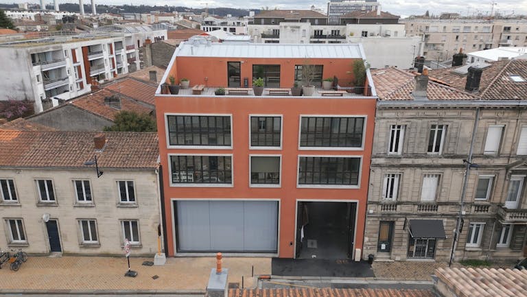 Bureau privatif et acc�s aux communs, dans un immeuble d'architecte au coeur des Chartrons � Bordeaux - 19M2 - Image 1