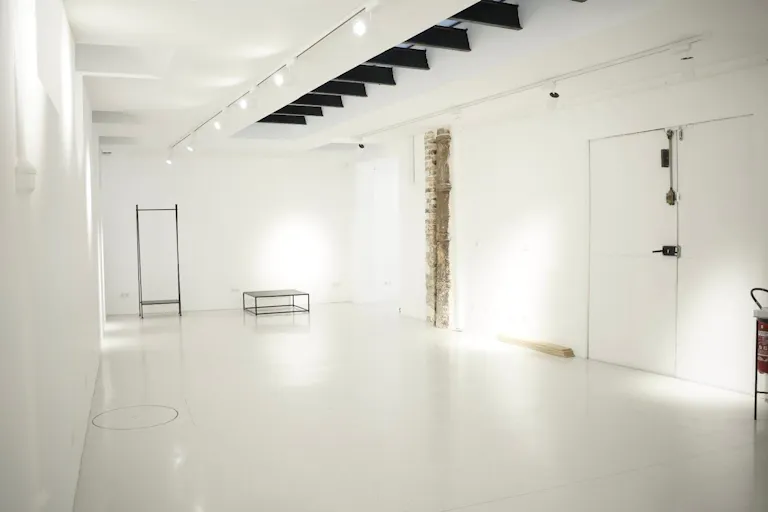 213 sqm OF STYLE & LIGHT IN THE HEART OF THE CITY - Image 3