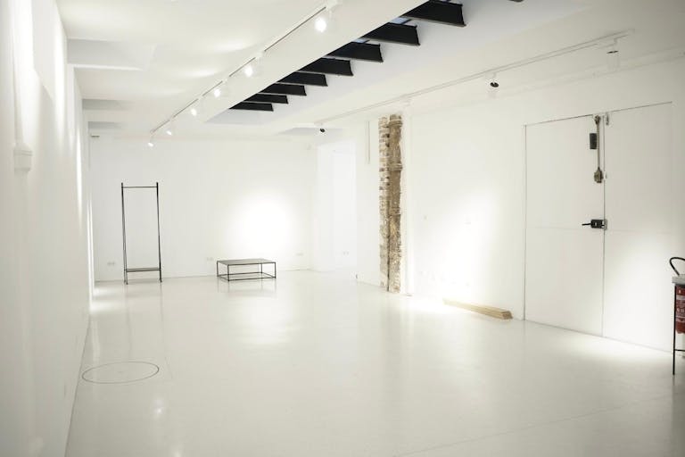 OWROOM IN PARIS – 213 sqm OF STYLE & LIGHT IN THE HEART OF THE CITY - Image 3