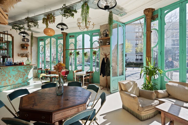 Restaurant Art Nouveau Vintage Style - Image 1