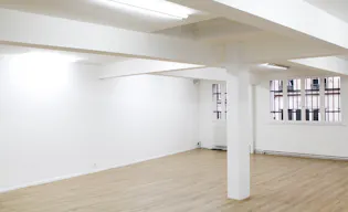 Galerie d'art lumineuse situ�e en bordure du Marais face � Merci - Image 9