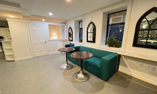 Intimate, Private Luxe Gallery Lounge - Image 7