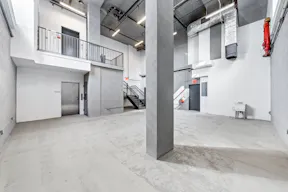Prime Williamsburg (Kent Avenue-Domino Park) Pop-up Store/ Art Gallery - Image 6