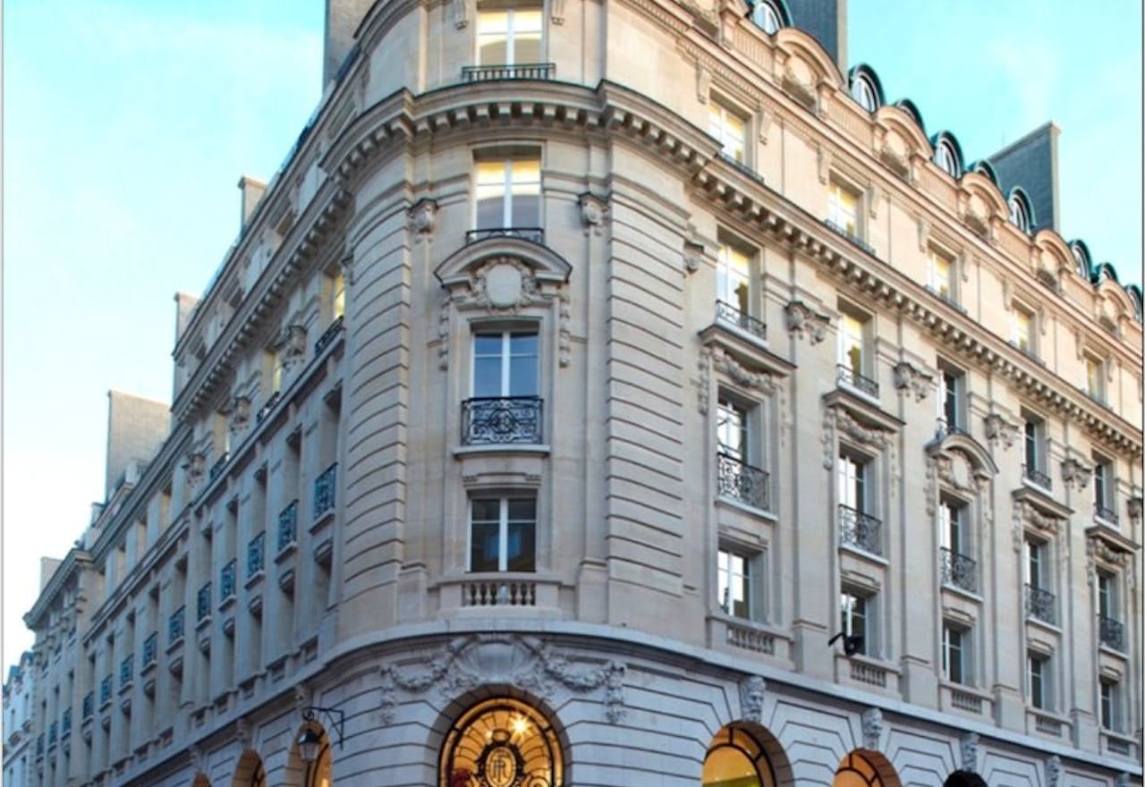 Magnifique Boutique en Angle dans un Immeuble Class� en location �ph�m�re de Juillet � Mi-Ao�t - Image 1