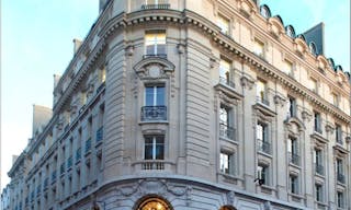 Magnifique Boutique en Angle dans un Immeuble Class� en location �ph�m�re de Juillet � Mi-Ao�t - Image 1