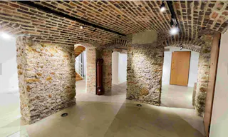 Elegant Space in Le Marais - Image 7