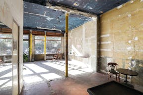 Superbe boutique devanture d'�poque, murs bruts - Image 0