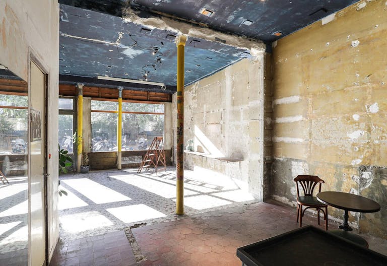 Superbe boutique devanture d'�poque, murs bruts - Image 0