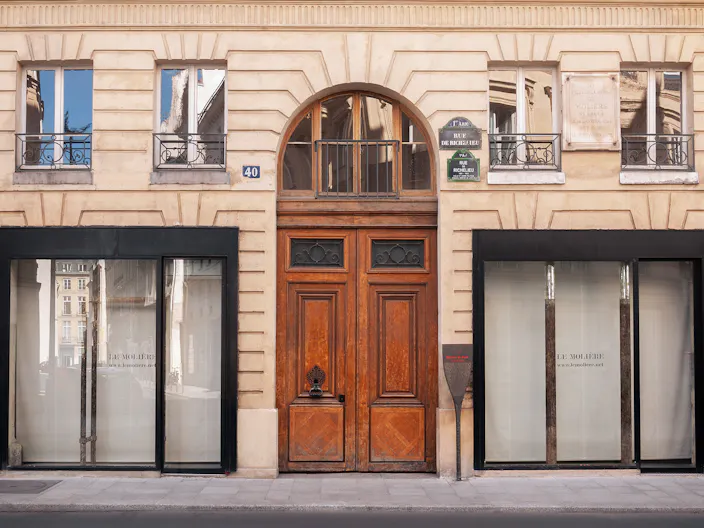 Stunning showroom near the Louvre - Image 0
