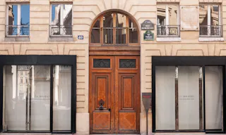 Stunning showroom near the Louvre - Image 5
