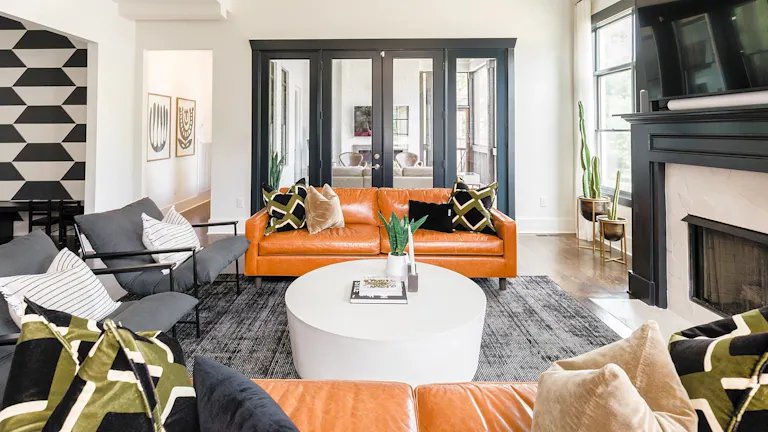 Natural light modern home - Image 4