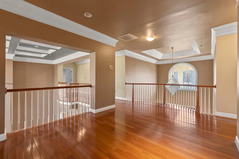 Contemporary Mansion with lots of spaces - Image 3
