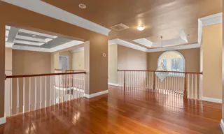 Contemporary Mansion with lots of spaces - Image 3