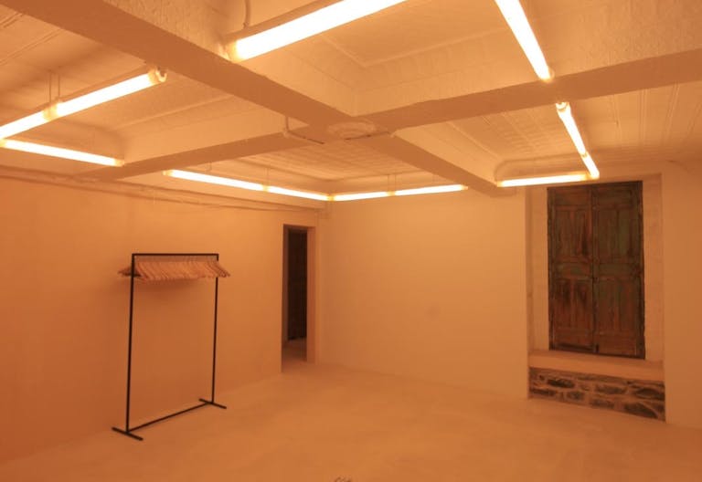 Light filled split level Storefront in the heart of Manhattan (with high ceilings and multiple rooms) - Image 4