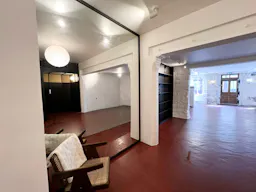 Beautiful pop up space in the heart of the Marais - Image 10