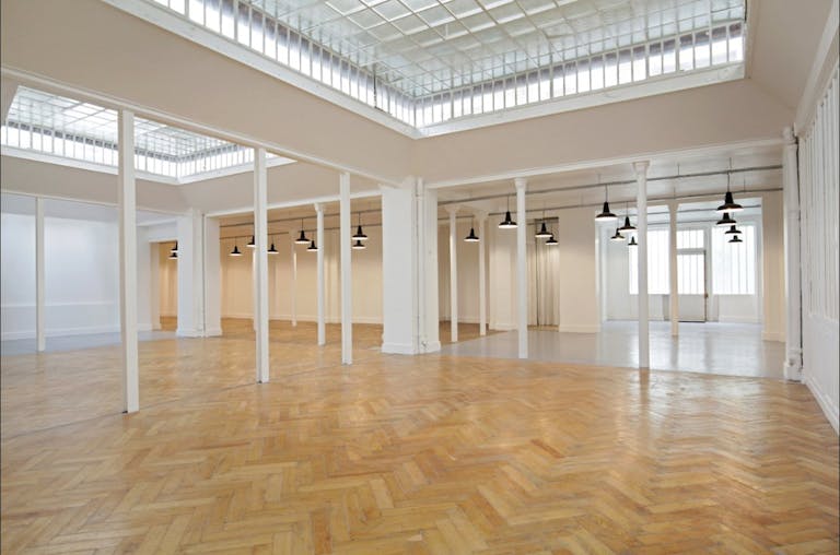 Premium Space In R�publique - Image 2