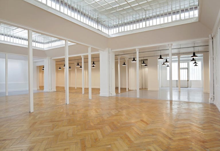 Premium Space In R�publique - Image 2