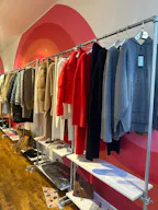Emplacement pop-up store num�ro 1 - Boutique situ�e entre la place Victor Hugo et le Starbuck caf�. - Image 5