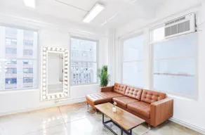14C Creative Manhattan Showroom / Pop Up Studio Space - Image 3
