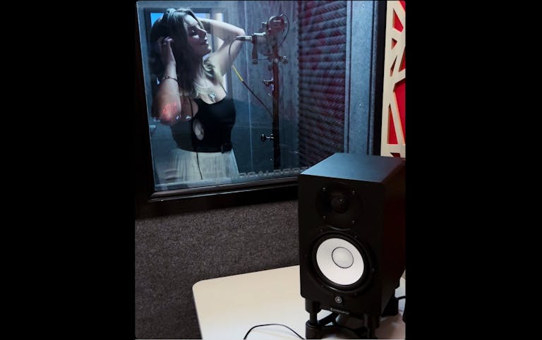 Vocal Recording Booth with Times Square Views (comes with Engineer!) - Image 4
