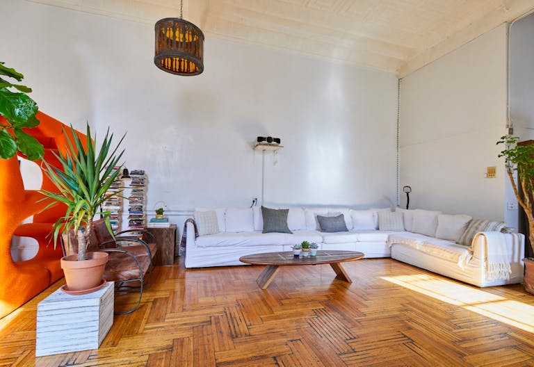 Spacious Chelsea Art Loft - Image 4