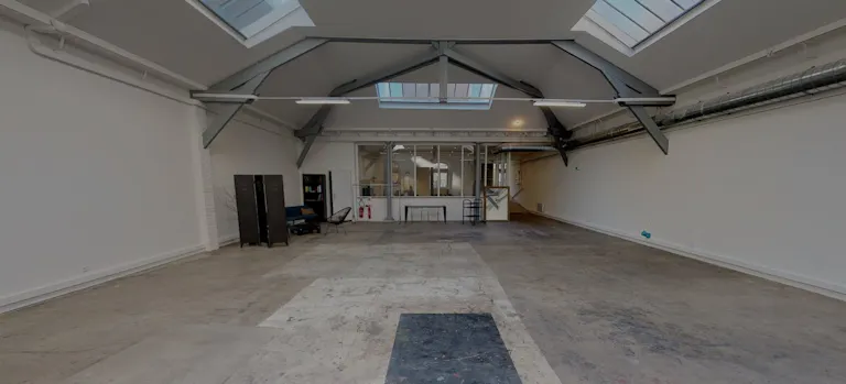 Studio on courtyard in a former artist's studio - Image 2