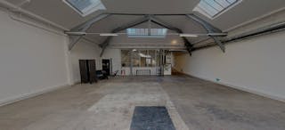 Studio on courtyard in a former artist's studio - Image 2