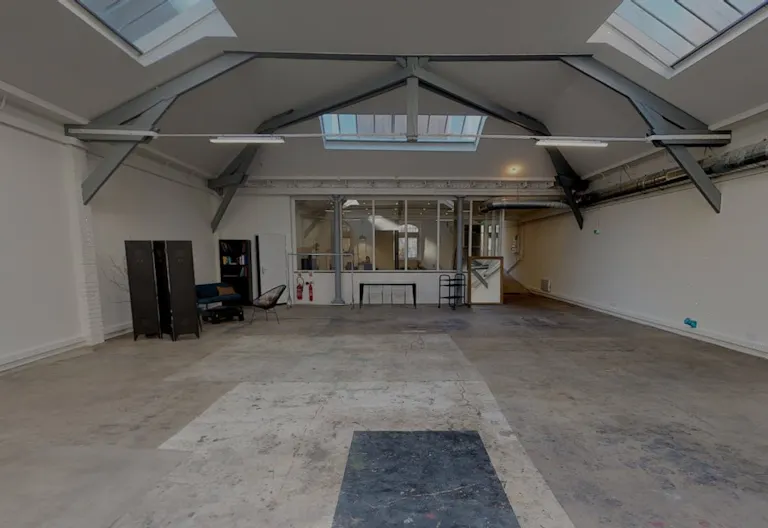 Studio on courtyard in a former artist's studio - Image 2