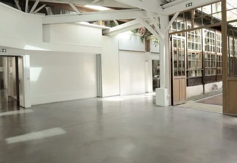 Incroyable espace de 650 m2 - Image 0