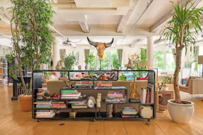 Amazing Showroom Space - Image 11