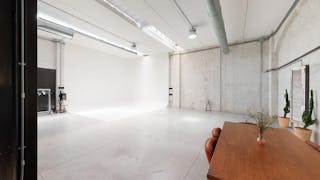 Raw Elegance: 300 sqm Industrial Open Space for Creative Projects, Showrooms and more. - Image 8