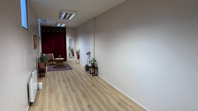 Dynamic Pop Up Boutique in Lyon - Image 0