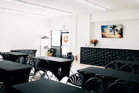 Bright and clean open space for creatives and events - Image 5