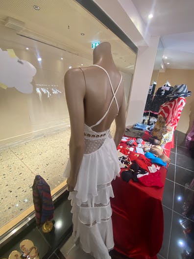 Un show-room sur l'avenue des champs Elysées - Image 3