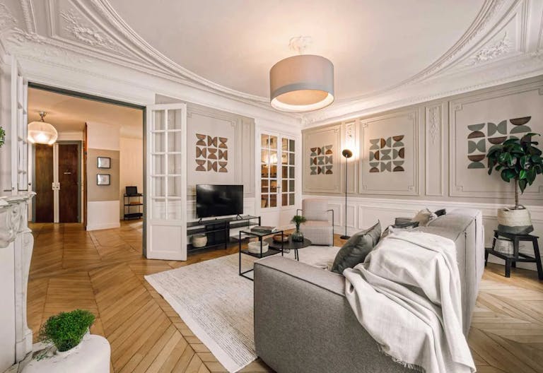 Live like a local in Paris, work like a pro - Image 0