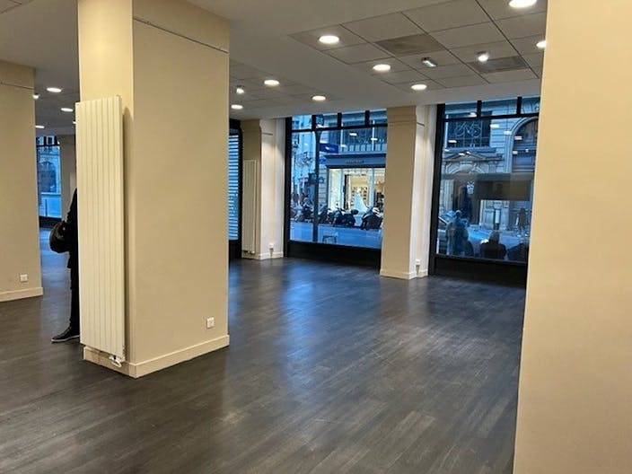 Corner Boutique - Prime Location - Place des Victoires - Ideal Pop-Up Store / FW Showroom - Image 3