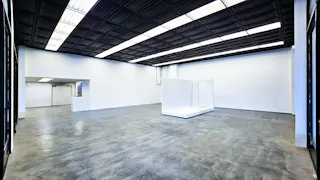 Spacious Art Gallery and Production Studio - Image 11