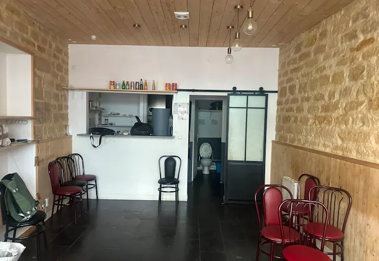 Local commercial à sous-louer – 21 rue d'Hauteville, Paris 10e (Bonne Nouvelle / Faubourg Poissonnière) 34m² - Image 1