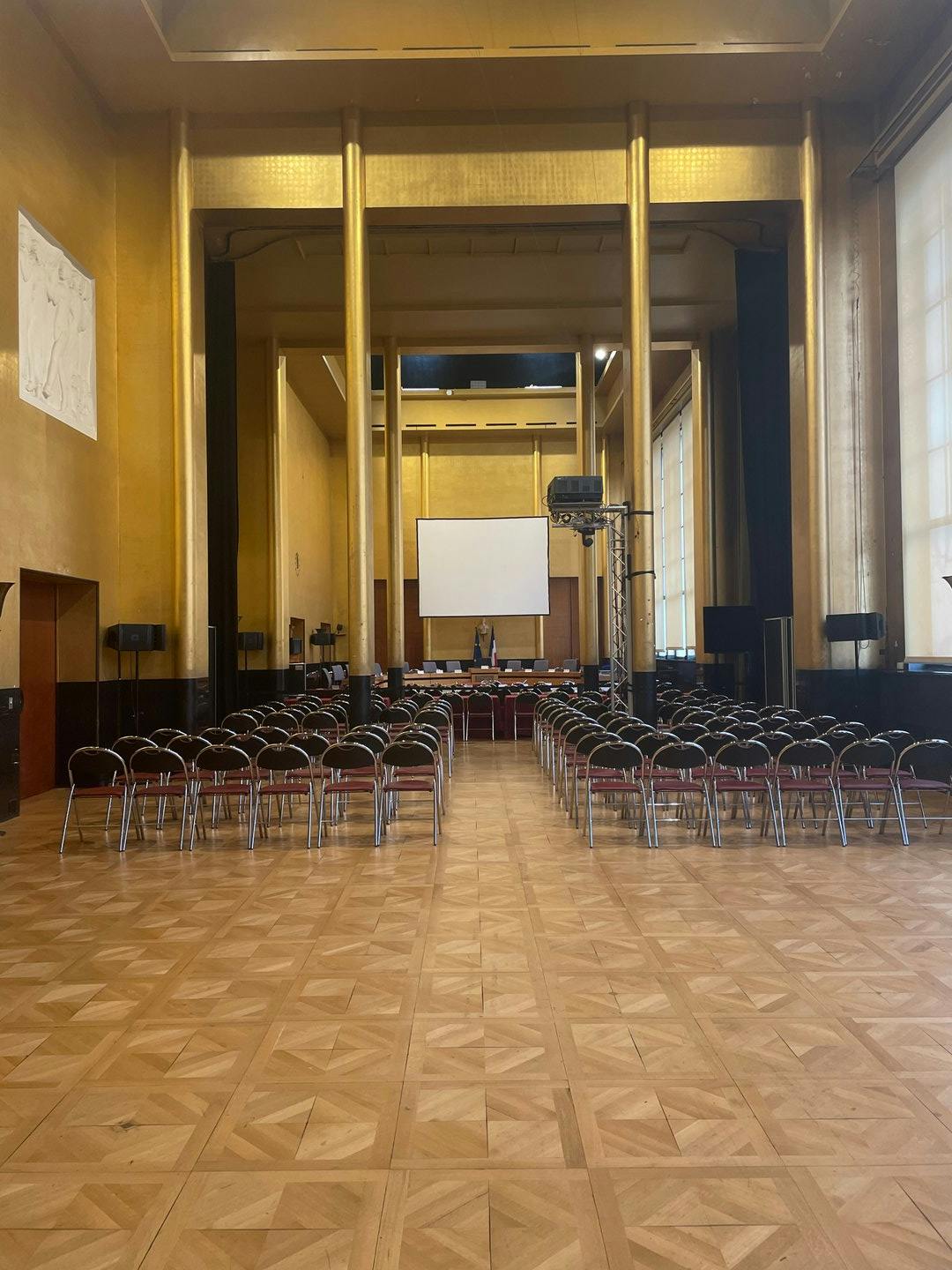 2,000 sqm Art Deco Grand Hall in Boulogne-Billancourt
