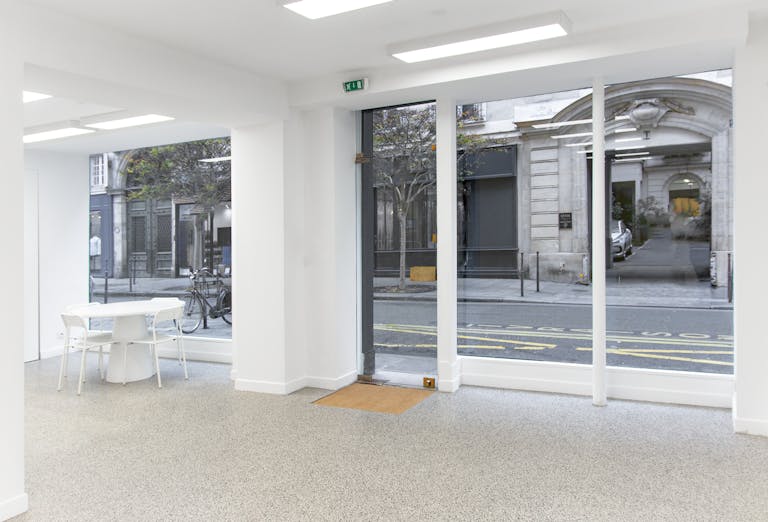 PRIMA Gallery Space Paris 3e | 65m² Minimal White Cube in Haut-Marais - Image 3