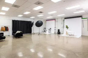 Orange County 1800 sq ft Studio - Image 5