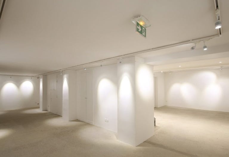 Shop in Paris - Image 2