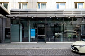Elegant Retail Space at Historic Hotel Bristol - Image 40
