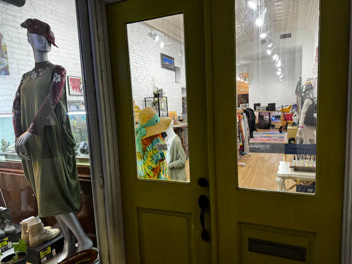 Large Beautiful Store Front with fixtures, a stage and audio/video access , 1500 sf , fitting rooms and a bathroom - Image 2