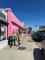 Prime corner space on Melrose - best pop up space in LA. - Image 1