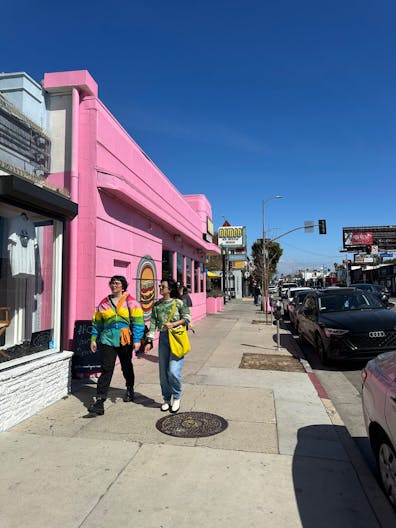 Prime corner space on Melrose - best pop up space in LA. - Image 1