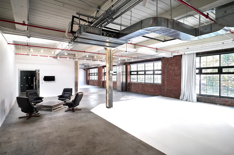 Flexible Studio Space with Two Cycloramas in Greenpoint, Brooklyn - Image 0