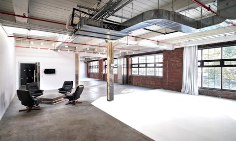 Flexible Studio Space with Two Cycloramas in Greenpoint, Brooklyn - Image 0