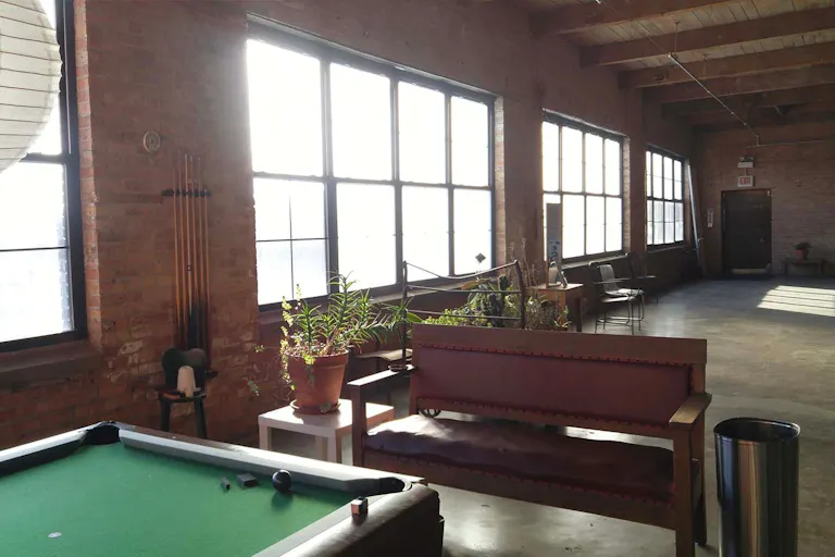 Spacious Studio in West Chicago - Image 1