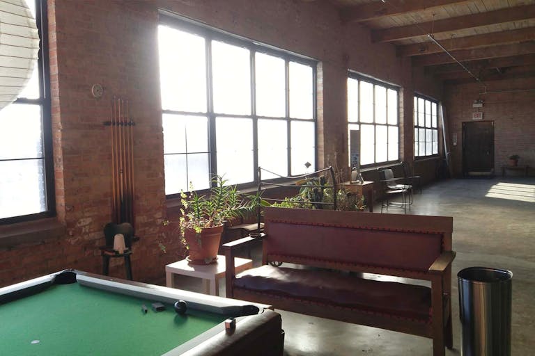 Spacious Studio in West Chicago - Image 1